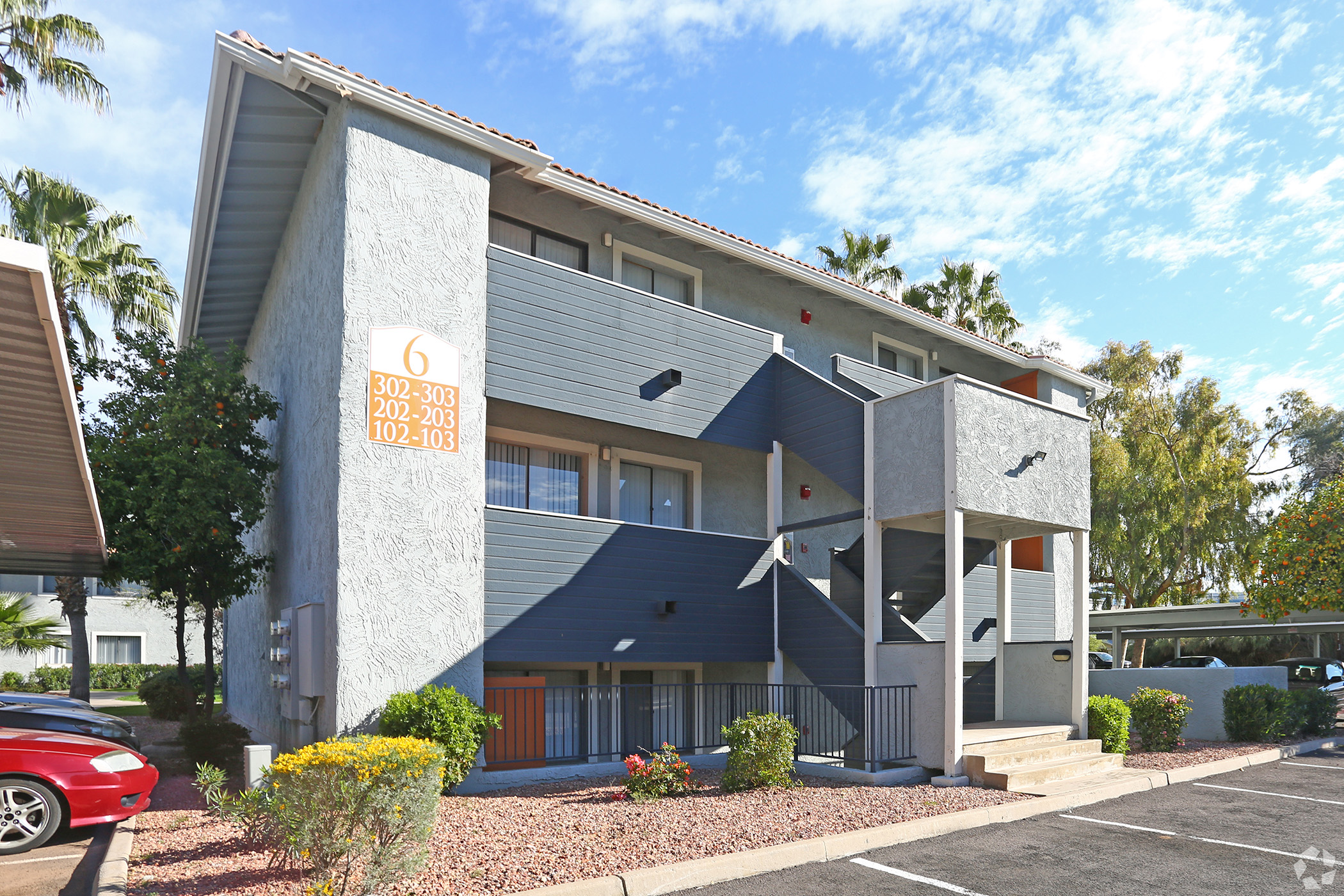 The Riverside apartments were built in 1985 and renovated in 2017. (CoStar)